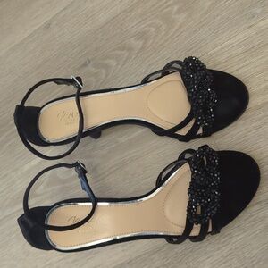 Badgley  Mischka Jewel Elegant Black Women's Heels 7 1/2 Used Once For Wedding.